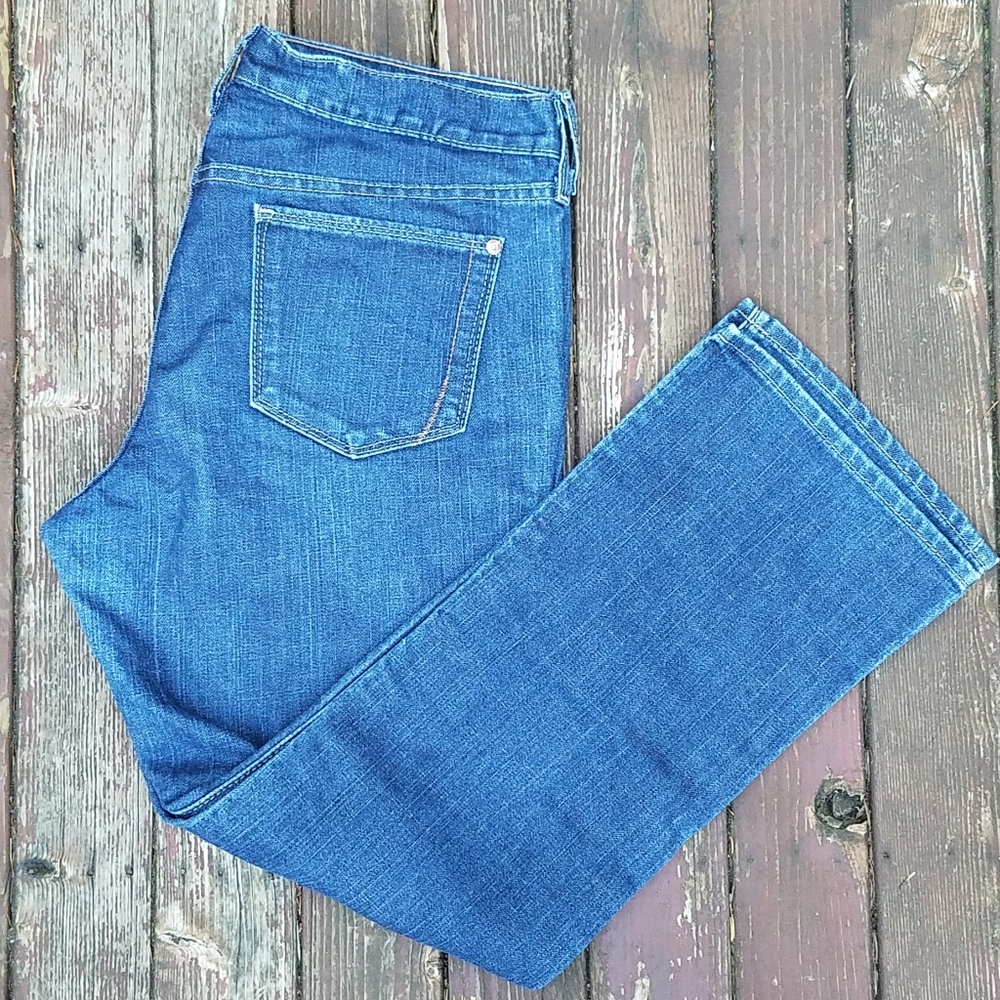 Old Navy 'The Flirt' Short, Mid-Rise, Boot-Cut & Stretch Dark Blue Jeans - 14 - Picture 1 of 12
